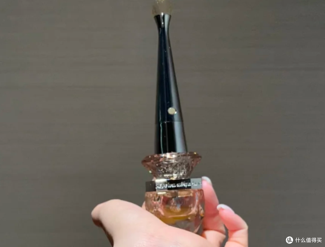 眼周干到卡粉怎么办？选什么眼油能救急？3款眼油滋润补油不卡粉