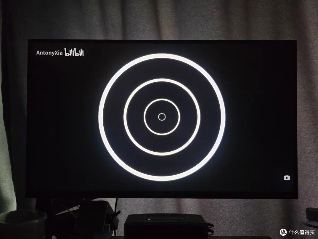 纠结怪狂喜:一键切4K/320Hz,这显示器把“分裂”玩明白了