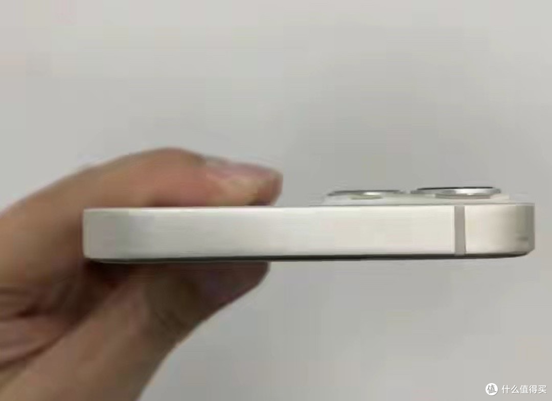 二手iPhone 13跌到700元,老旗舰变身拍摄神器,年轻人悄悄抢着买