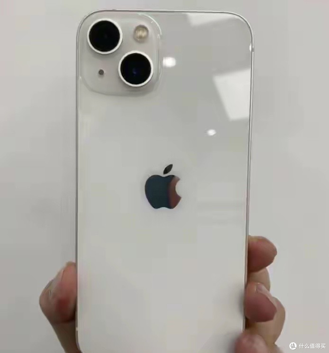 二手iPhone 13跌到700元,老旗舰变身拍摄神器,年轻人悄悄抢着买