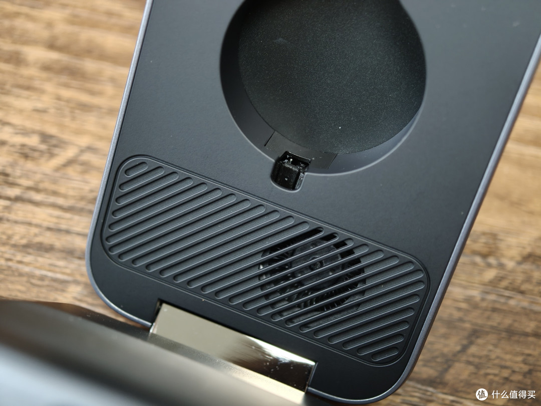 苹果全家桶用户冲!Anker Prime三折叠风冷无线充+磁吸充电宝分享