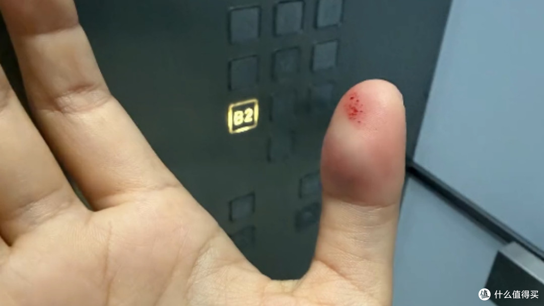 被SU7电吸门夹骨折?这事还真不能怪小米!