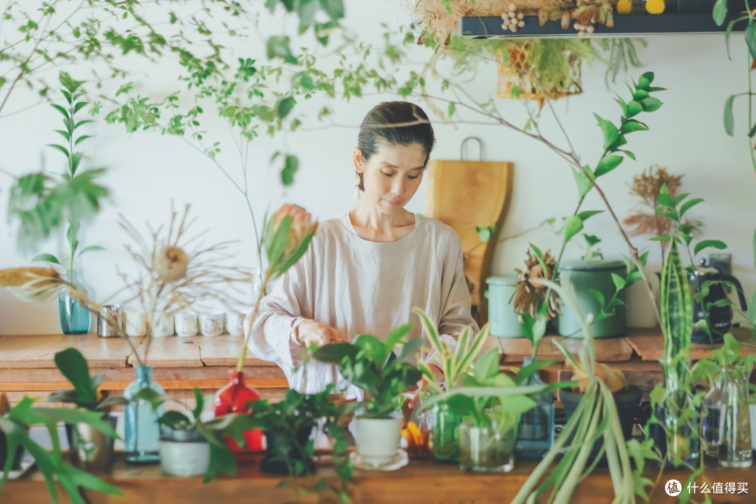 80后美女爱养花,把厨房变成“花园”,网友:简直是我的人生梦想!