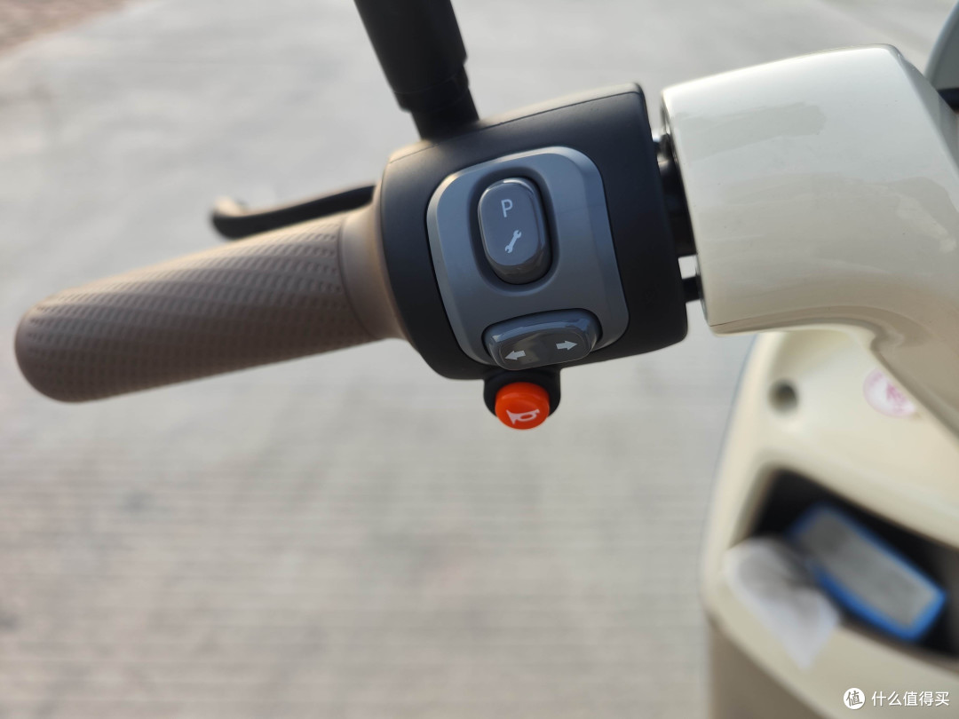 N5 倒车档和P 档集成，长按然后加油可以倒车