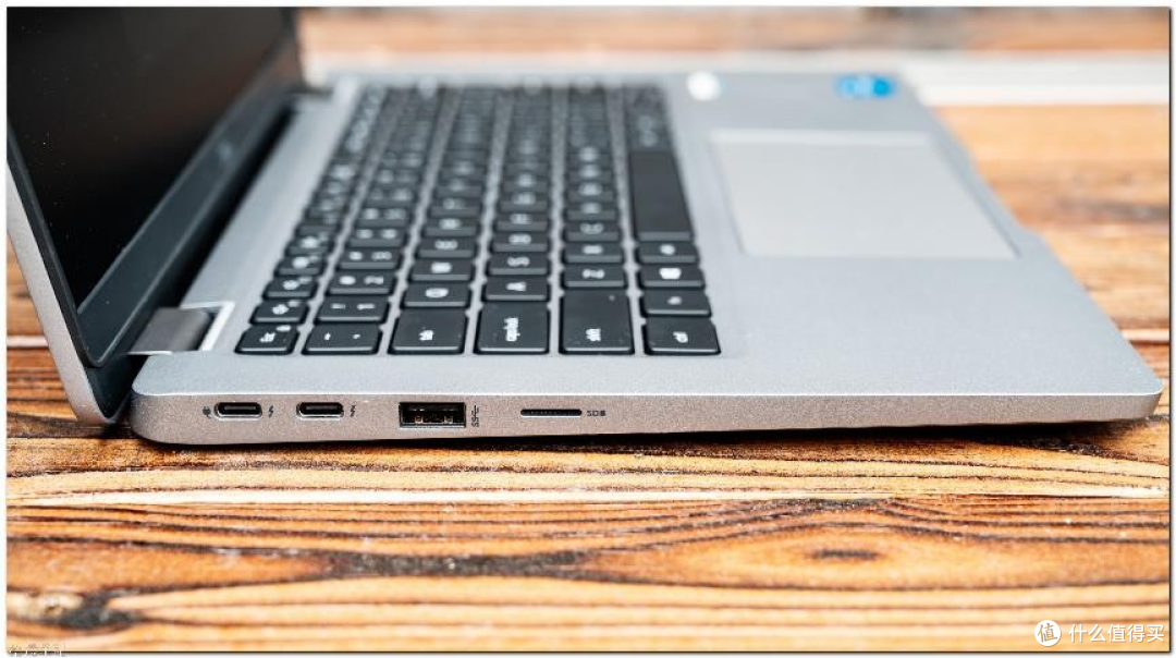 戴尔 Latitude5320 11 代 i5 轻薄本 8+256G 仅 880 元