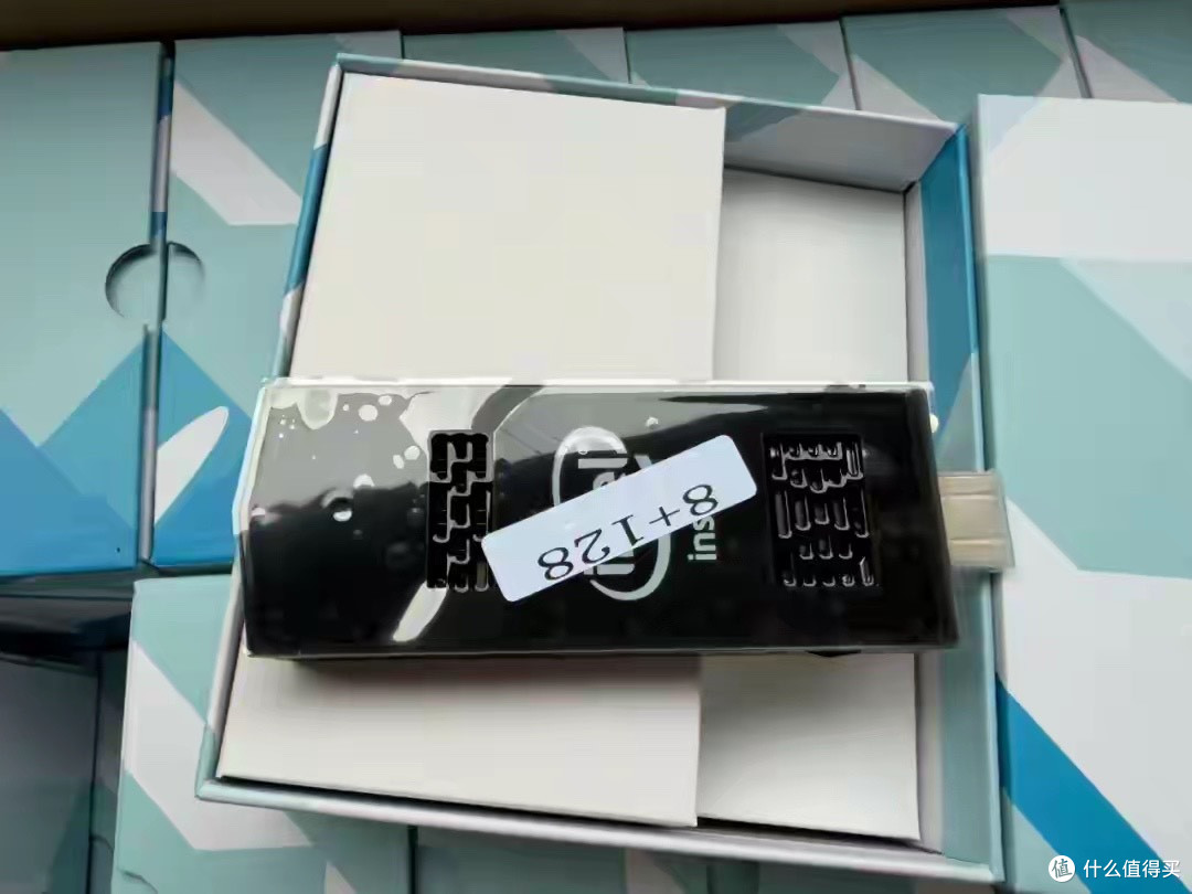 咸鱼大量流出全新英特尔电脑棒，U盘大小的主机，有8GB+128GB顶配