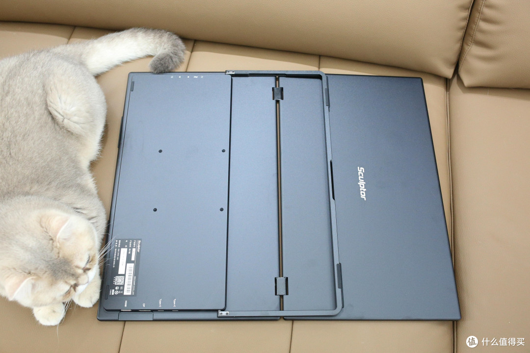 用雕塑家 MQ18LT 折叠双屏显示器后,我的桌面不再“窗口打架”了