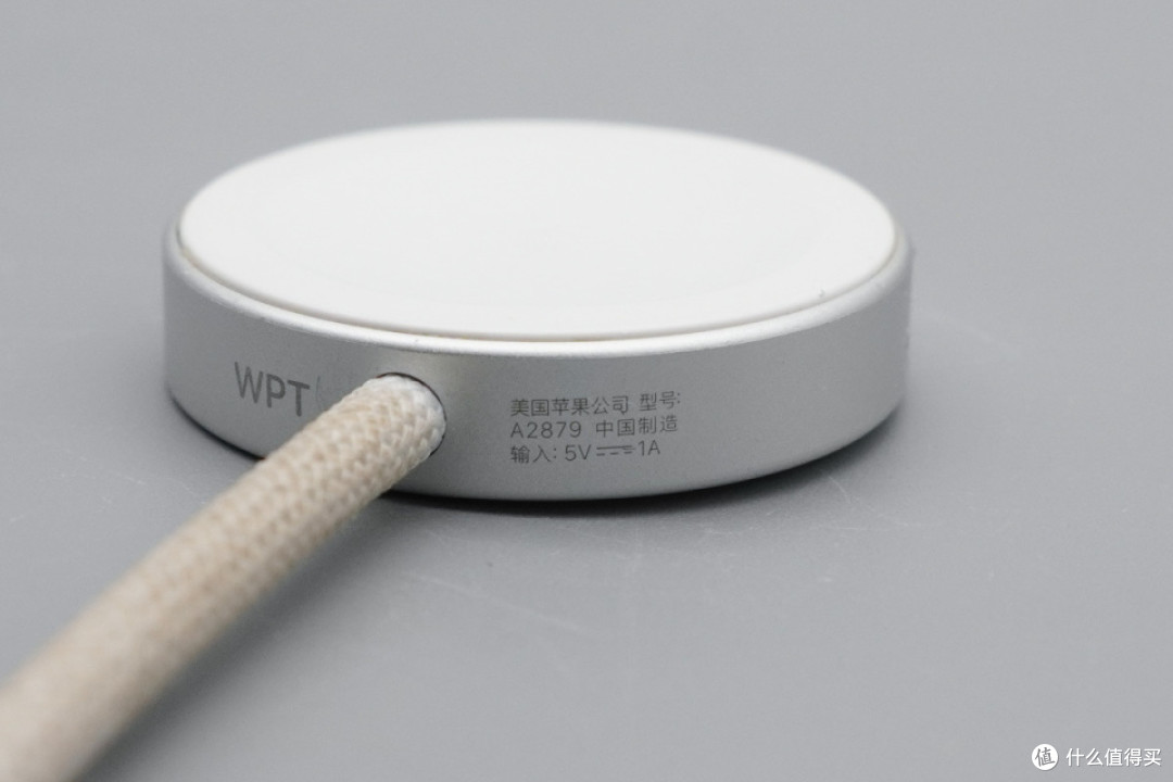 极致小众桌搭|3元成本搞定AirPods精准充电