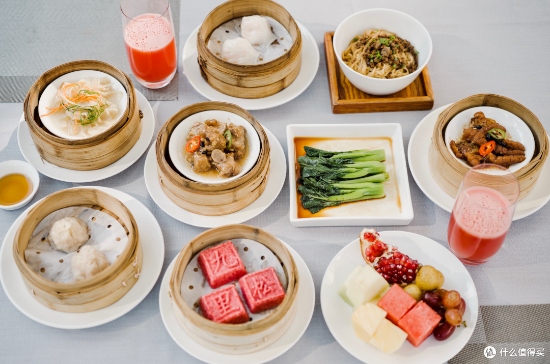 茶园中醒来,松林里入睡。今天是这家火了十多年的酒店