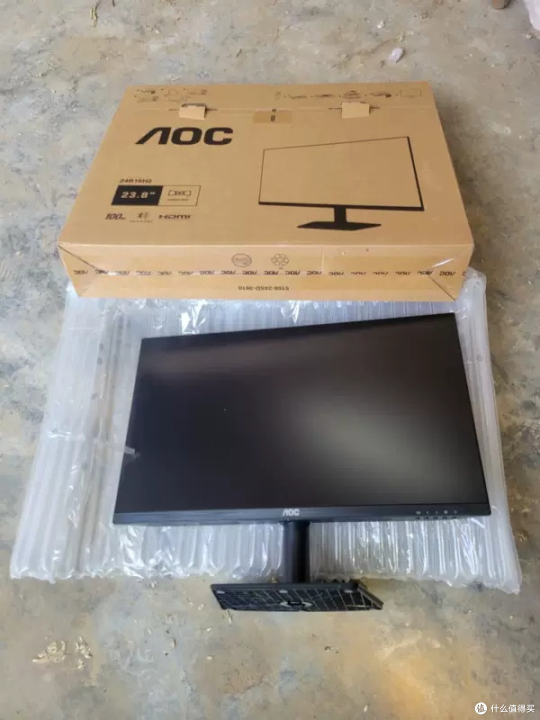 AOC 24英寸显示器：色彩与响应的完美结合