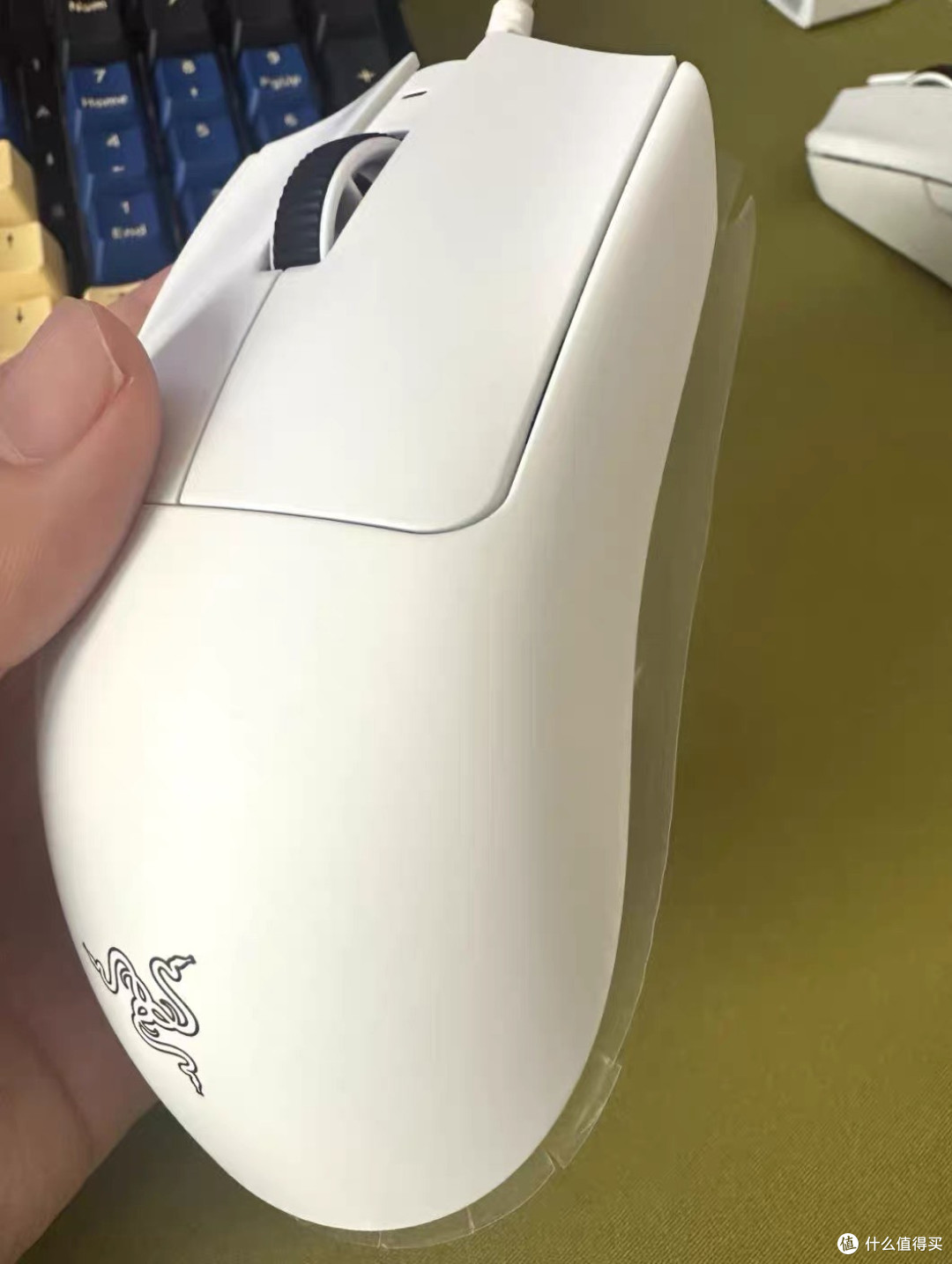 618换雷蛇毒蝰 V4 Pro:轻到“像没拿东西”,但又稳得离谱
