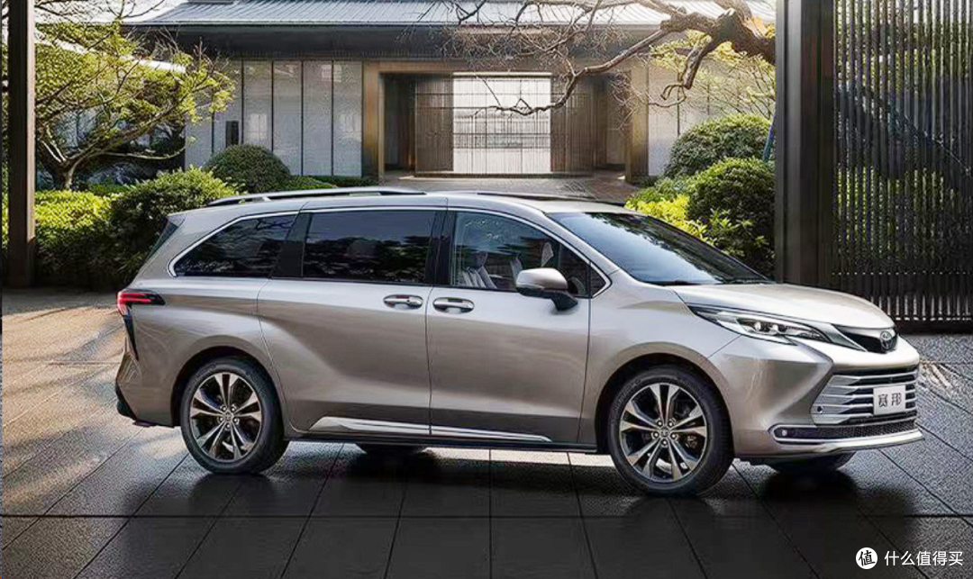 24.28万!全新丰田赛那上市,全系2.5L发动机、6Ah电池!