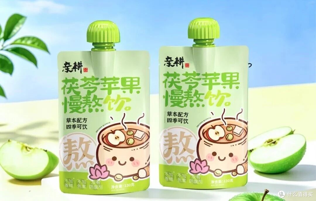 茯苓苹果慢熬饮:酸甜有度,把果园和草本装进瓶子,再倒进冰杯