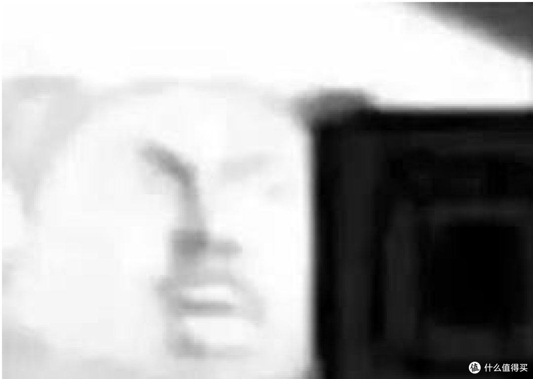 闪光弹来了？手机屏幕亮度狂飙破万尼特，正午太阳下都能当镜子照