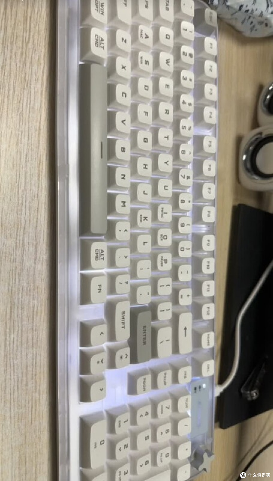 百元透明键盘,有线与无线有何不同?