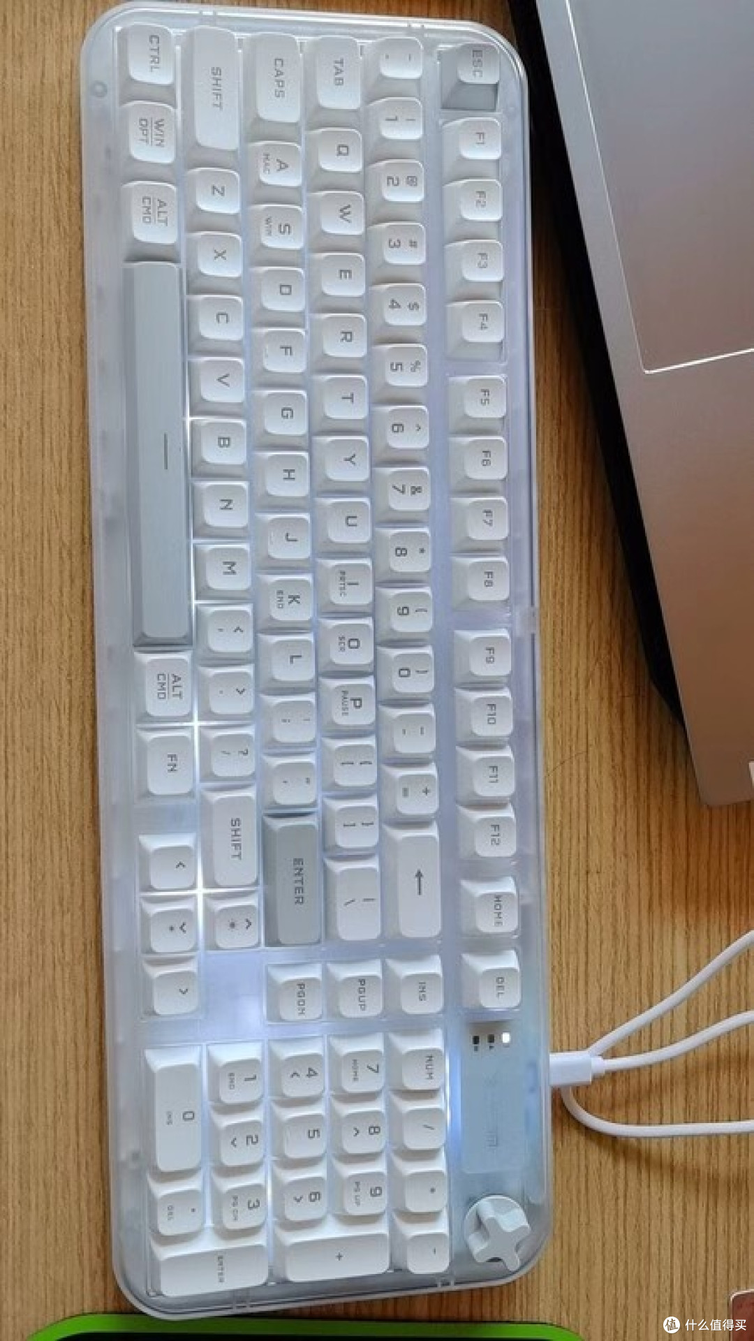 百元透明键盘,有线与无线有何不同?
