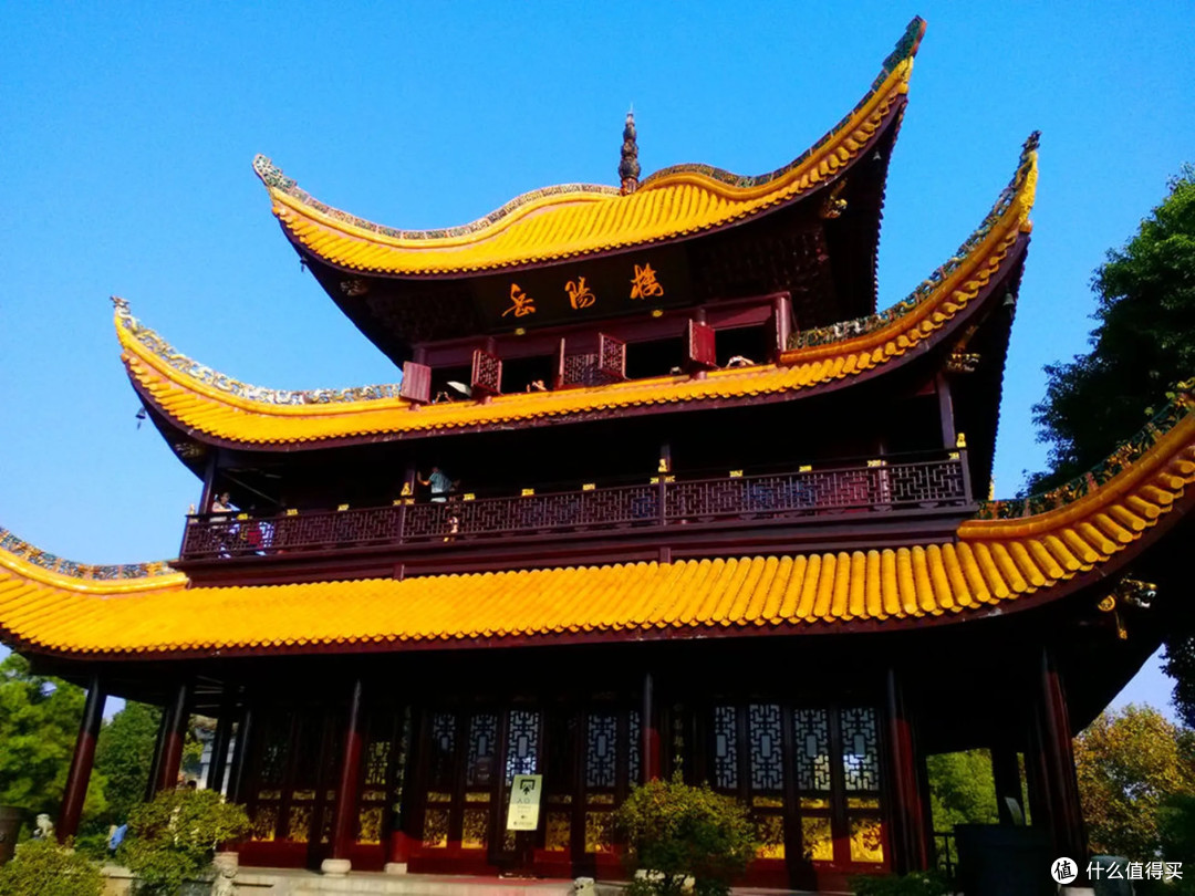 岳阳楼：古建筑与洞庭湖景