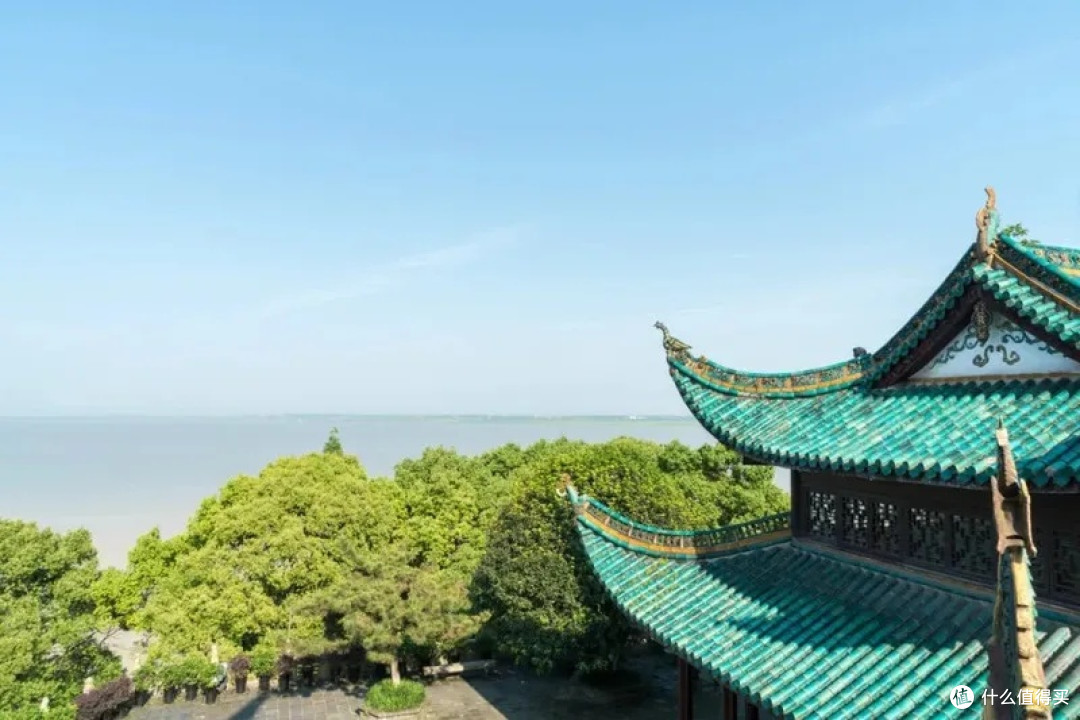 岳阳楼：古建筑与洞庭湖景