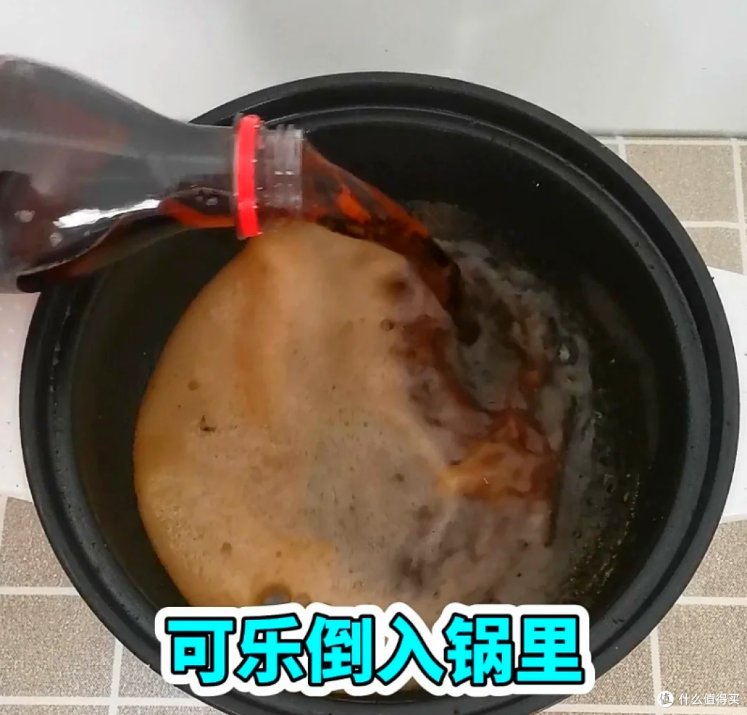 马桶黄渍刷到崩溃？到一瓶几块钱的便宜货，盖一晚冲完跟新的一样