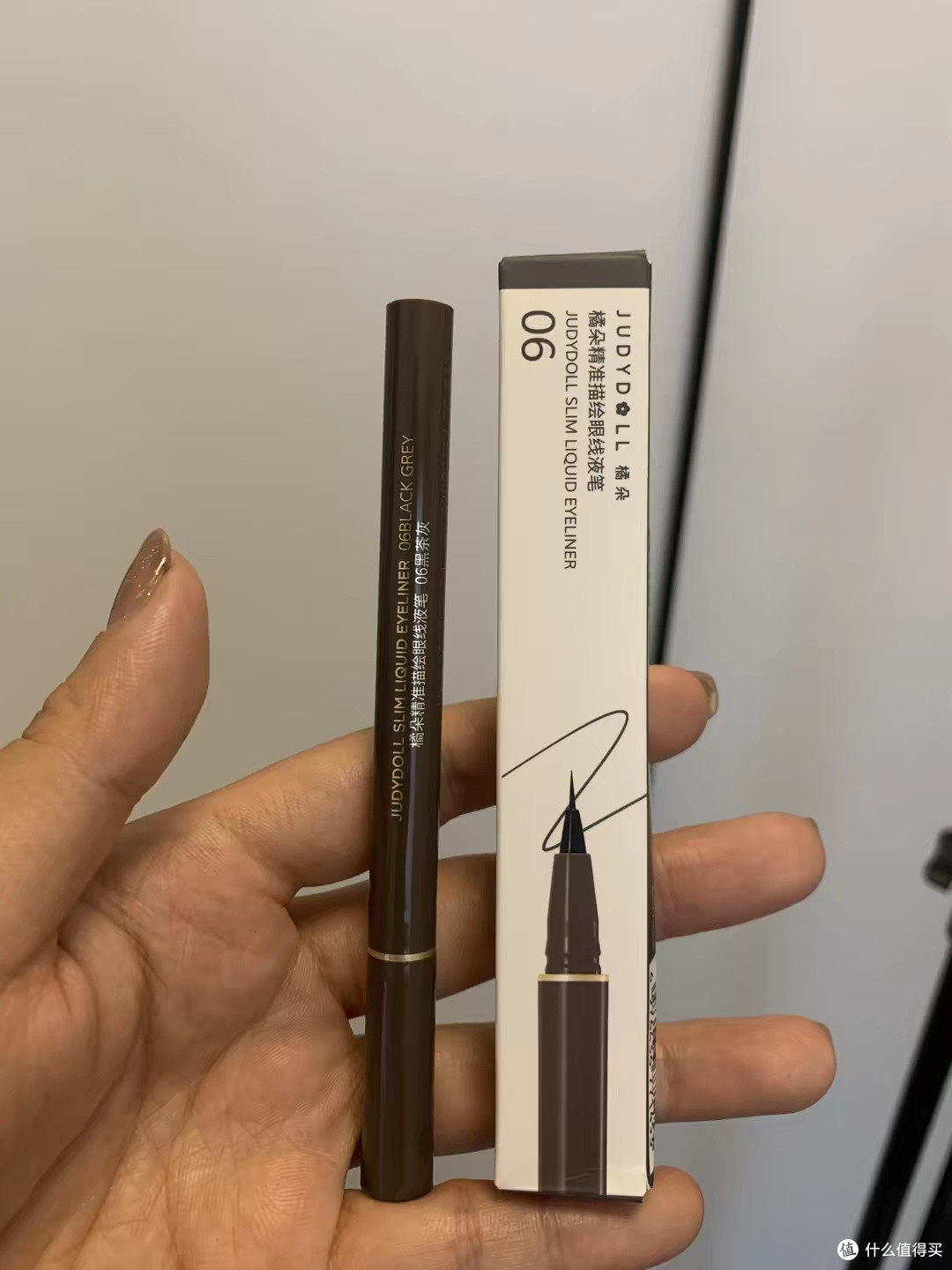 橘朵眼线液笔:精细持久不晕妆