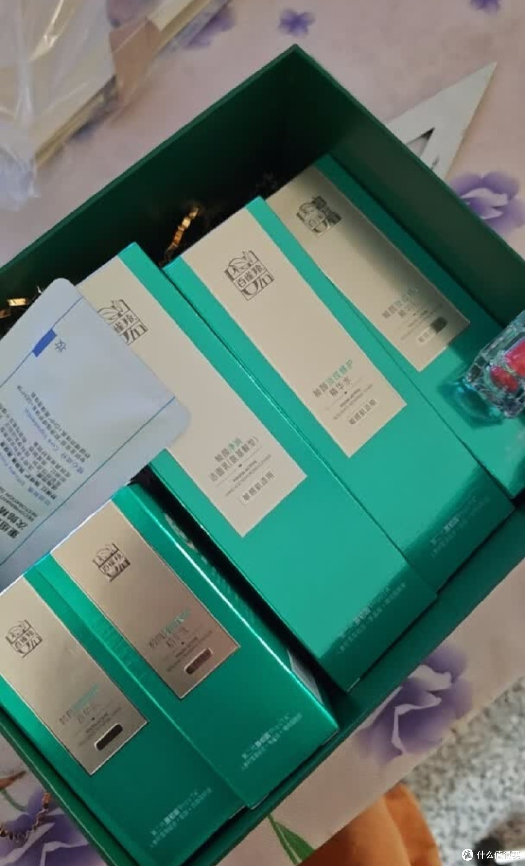 百雀羚帧颜水乳套装:四季通用的护肤选择