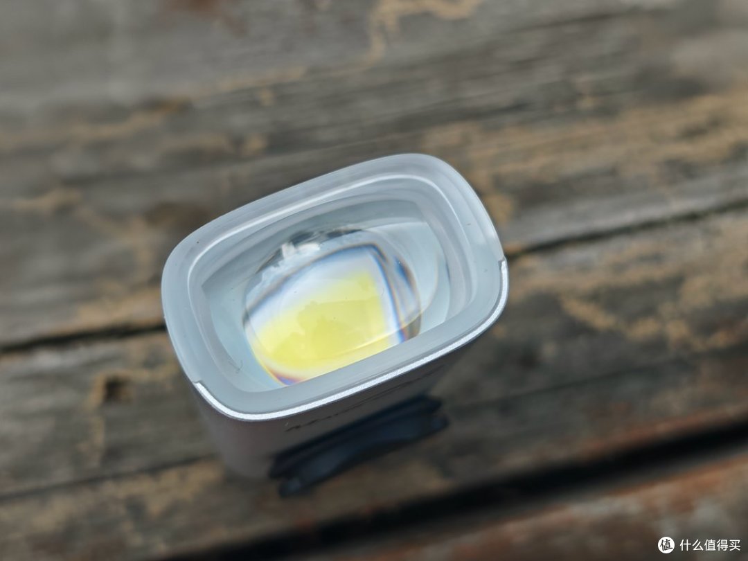 迈极炫RC1000吊装夜骑灯实测:千流明截止线,安全长效护骑行