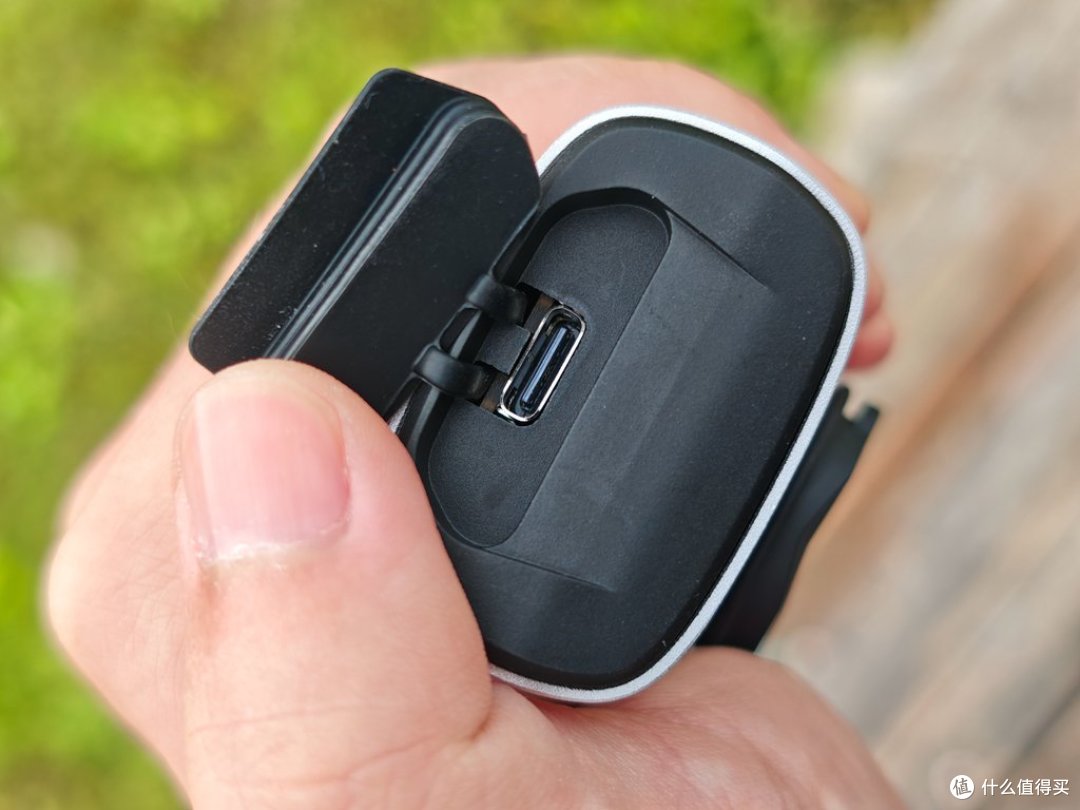 迈极炫RC1000吊装夜骑灯实测:千流明截止线,安全长效护骑行