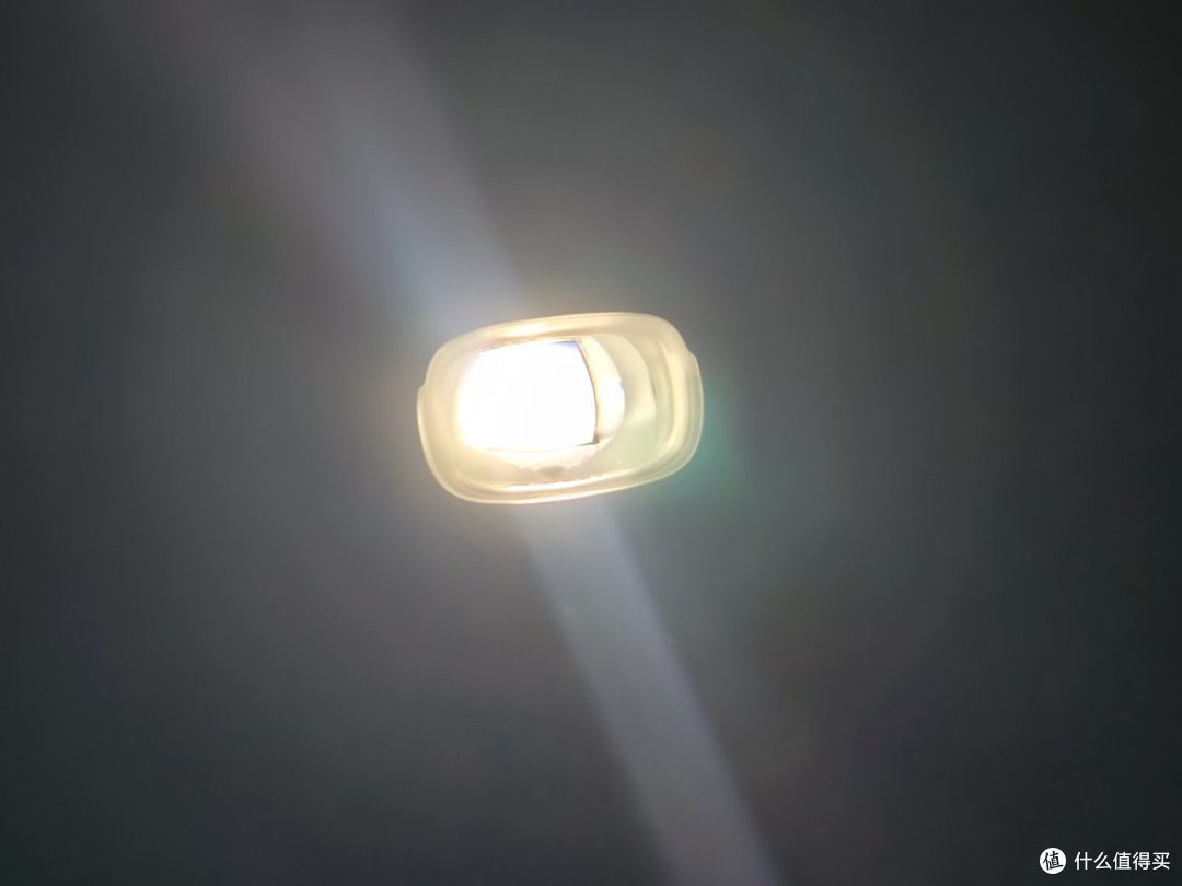 迈极炫RC1000吊装夜骑灯实测:千流明截止线,安全长效护骑行