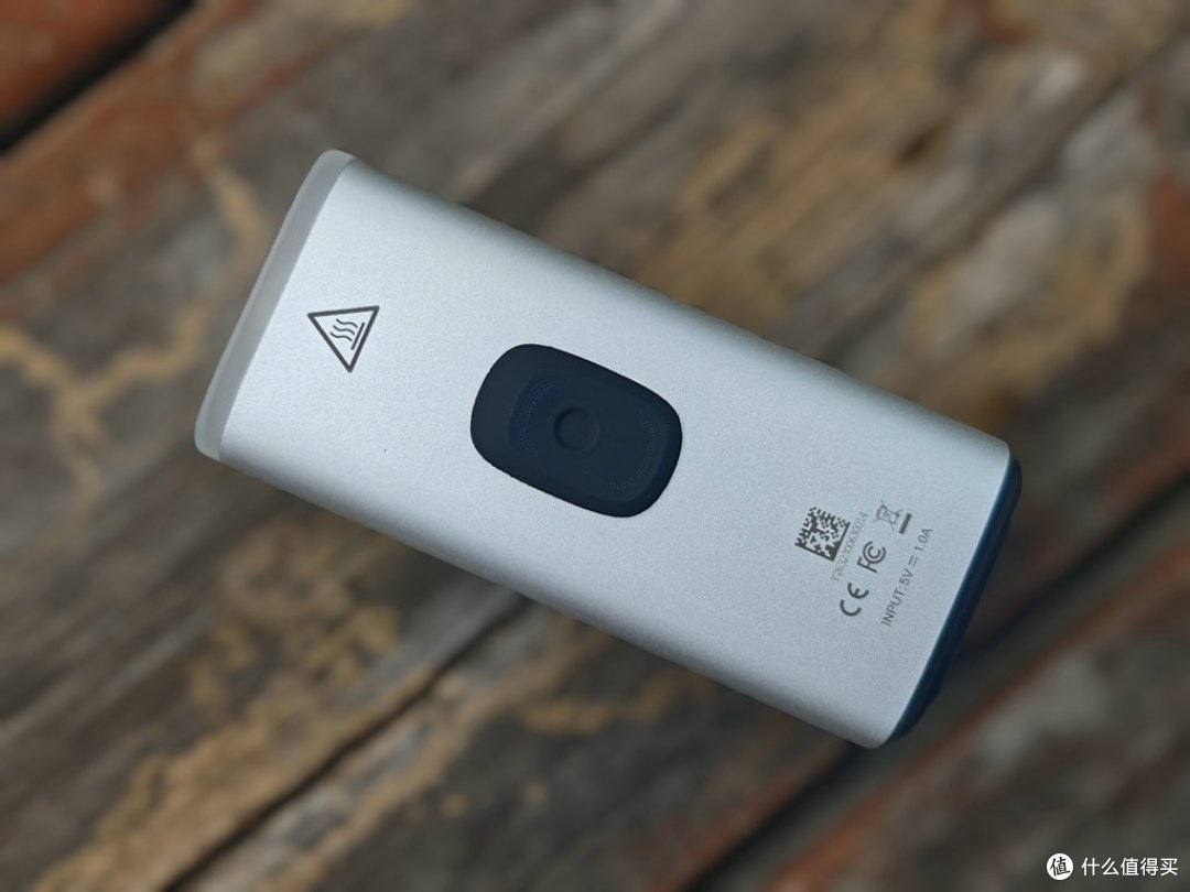 迈极炫RC1000吊装夜骑灯实测:千流明截止线,安全长效护骑行