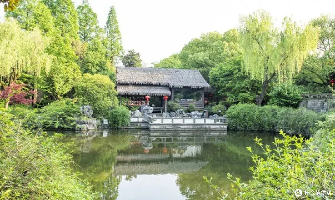 江南小型古典砖木亭台结构