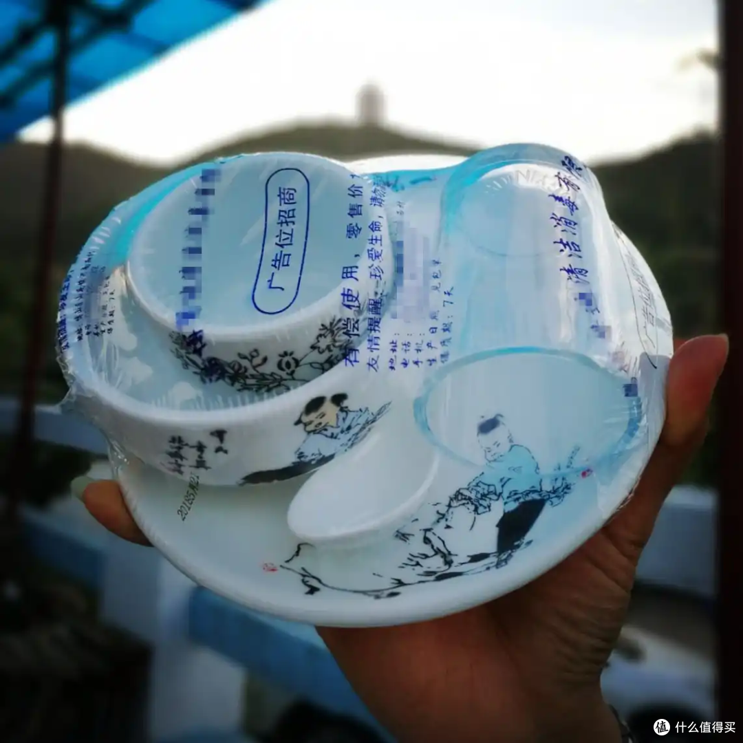 在外面吃饭,用热水烫碗筷真能杀菌?还是自我安慰而已?