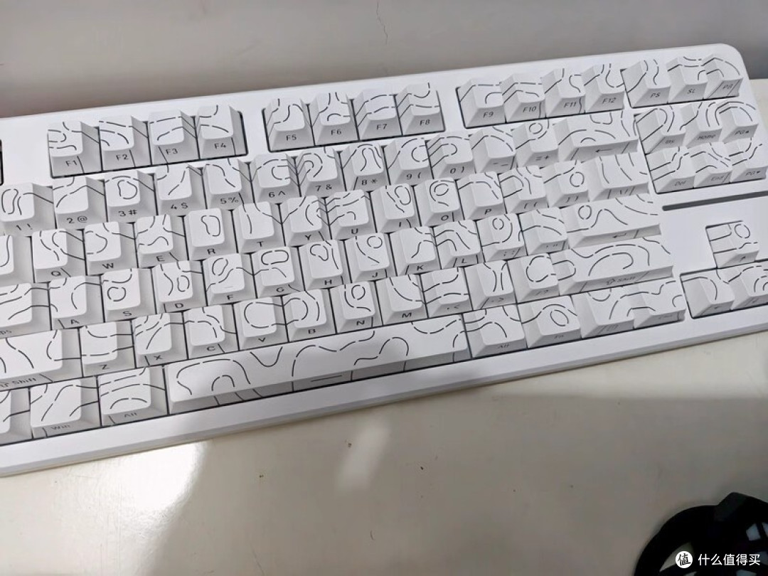 98键纯白键盘,颜值与性能兼备?