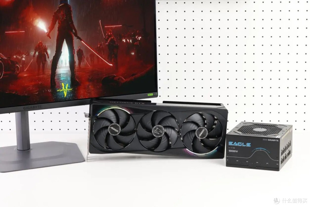 技嘉猎鹰白金1000W电源：给RTX 5080一个可靠的搭档