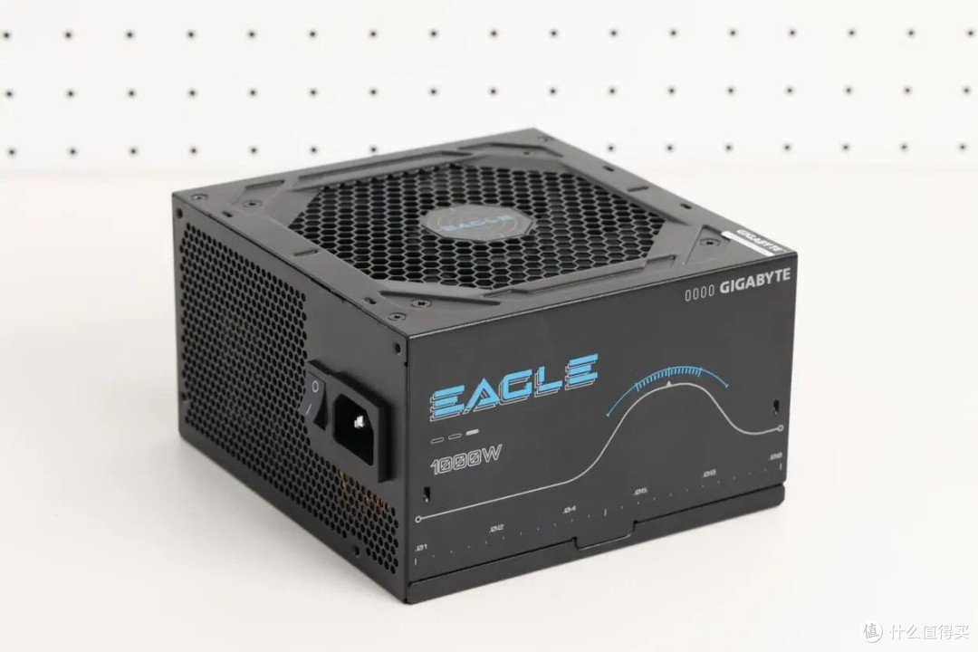 技嘉猎鹰白金1000W电源：给RTX 5080一个可靠的搭档