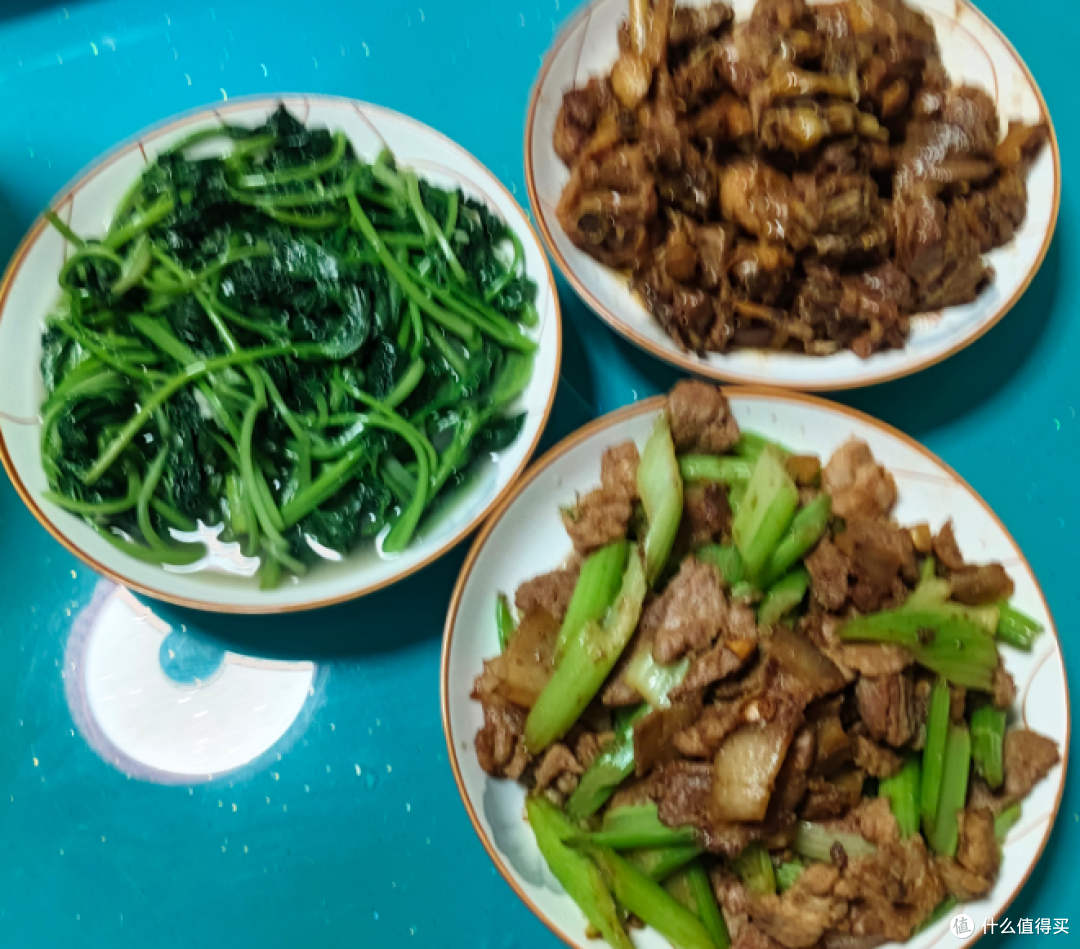 三个菜，简简单单，你们给打几分？🥢🍚