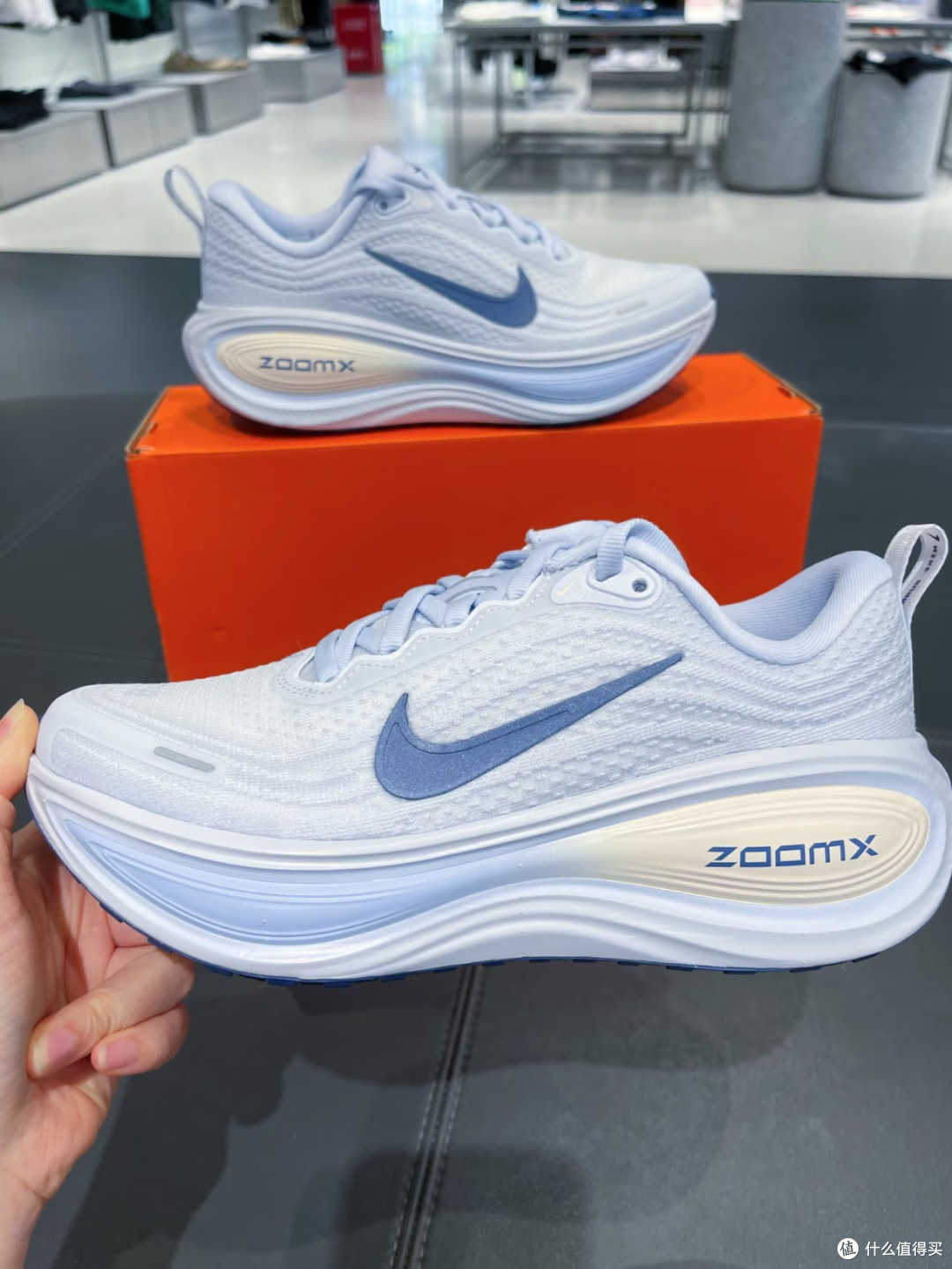 夏日降温浅蓝跑鞋✨Nike Vomero Plus通勤暴走神器