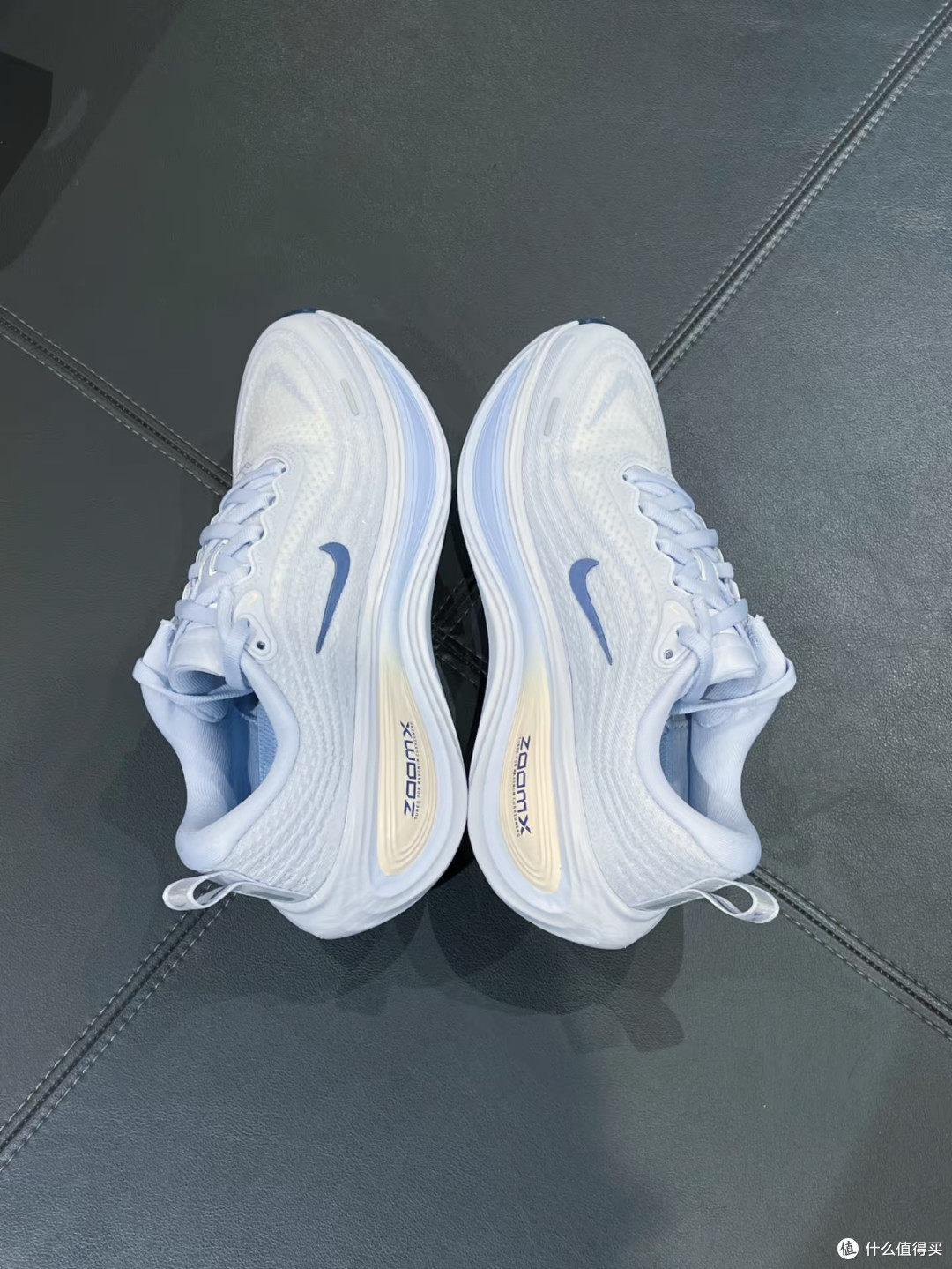 夏日降温浅蓝跑鞋✨Nike Vomero Plus通勤暴走神器