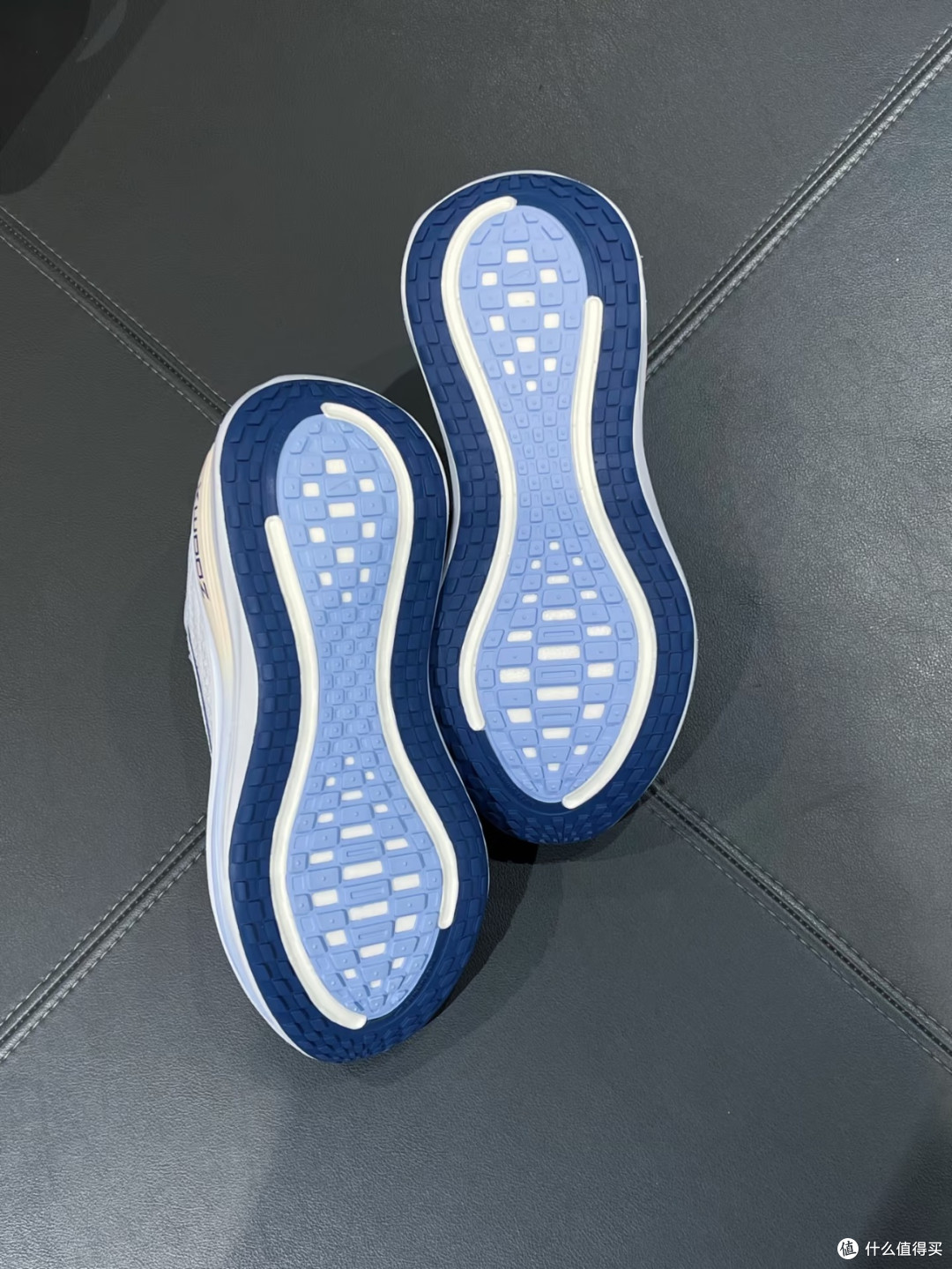 夏日降温浅蓝跑鞋✨Nike Vomero Plus通勤暴走神器