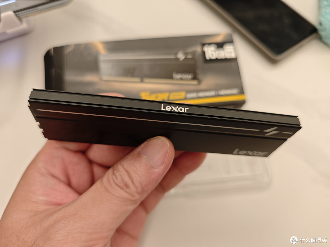 黄金一样的价值！雷克沙雷神之刃二代 DDR5 6000MT/s CL36测评