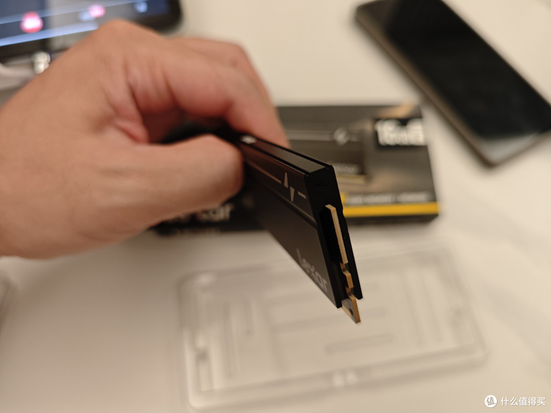 黄金一样的价值！雷克沙雷神之刃二代 DDR5 6000MT/s CL36测评