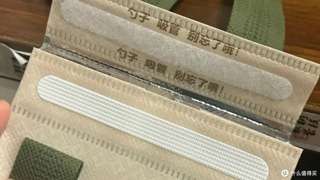 被年轻人的「工位智慧」惊到了！分文不花，办公桌变得整整齐齐