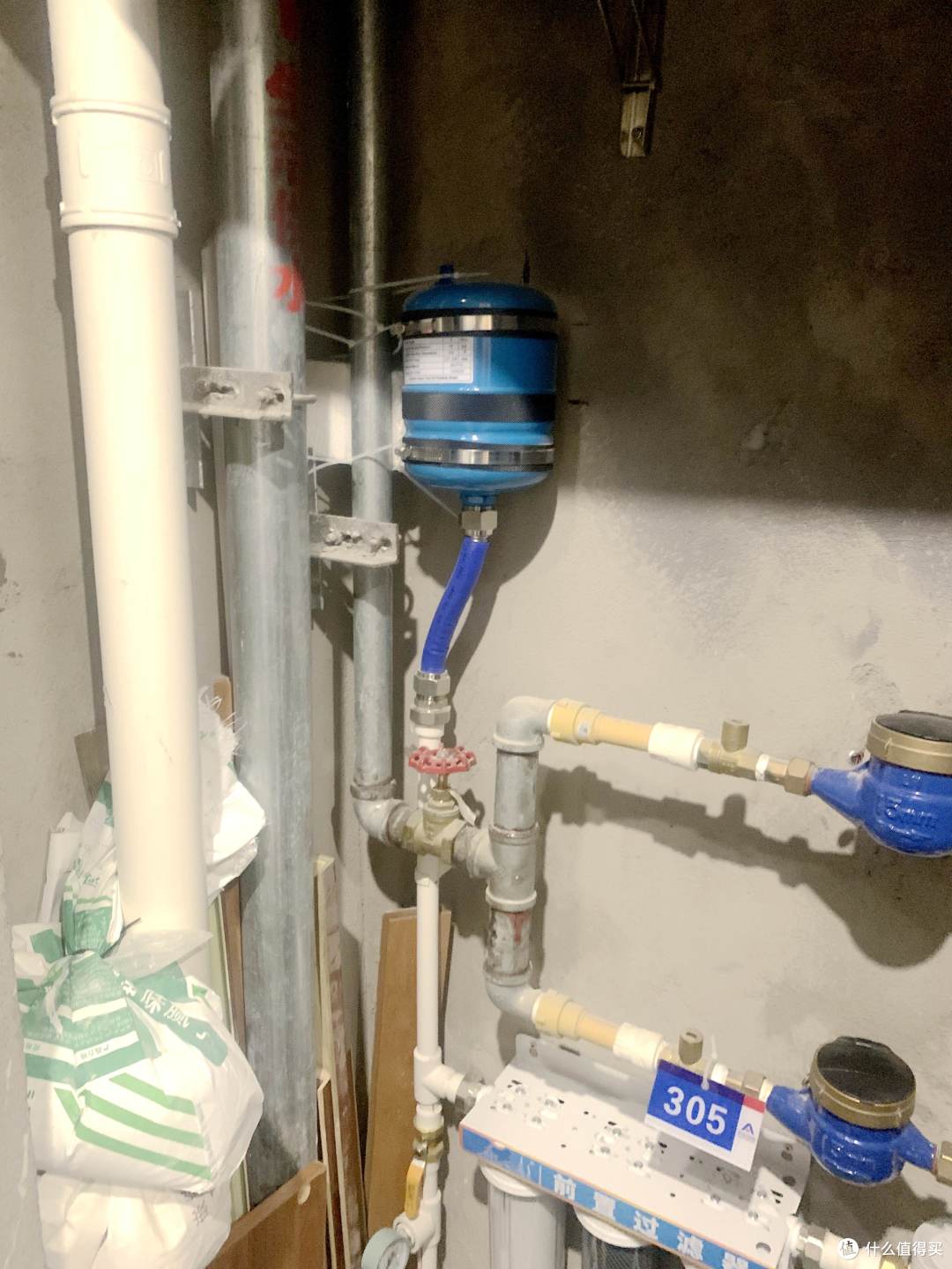 主管路上安装水锤吸收器减少水锤