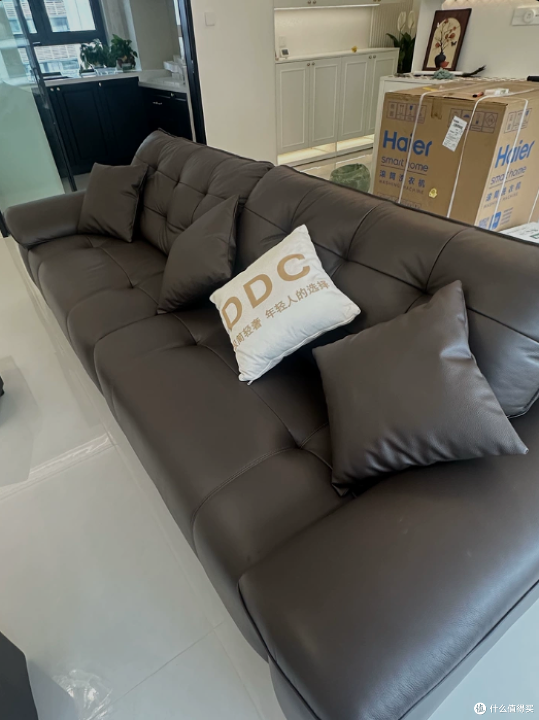 自带充电口的 DDC 熊抱沙发|黑咖真皮,把治愈感搬进客厅!