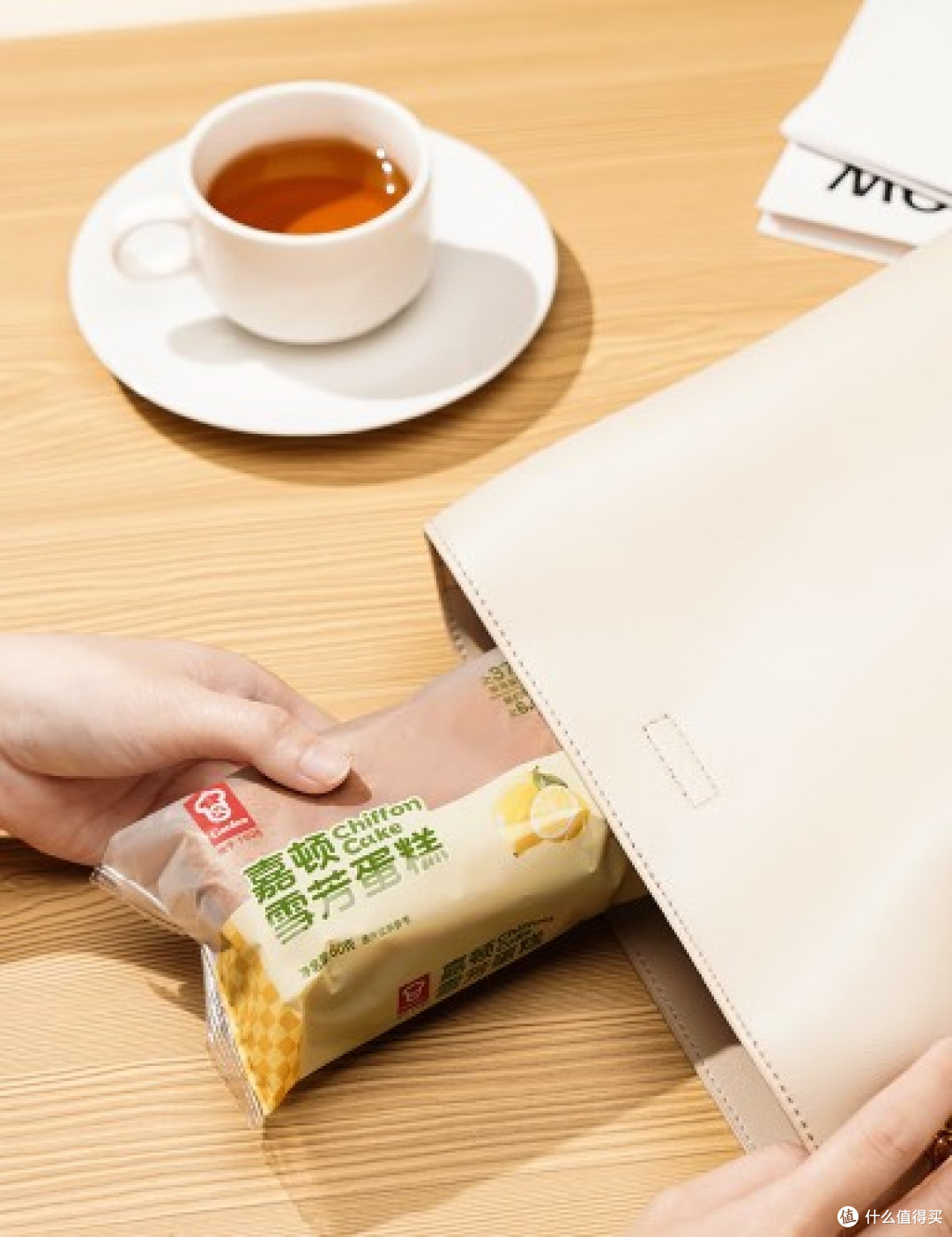 松软不干的蛋糕选哪个品牌?嘉顿百年烘焙工艺告诉你答案