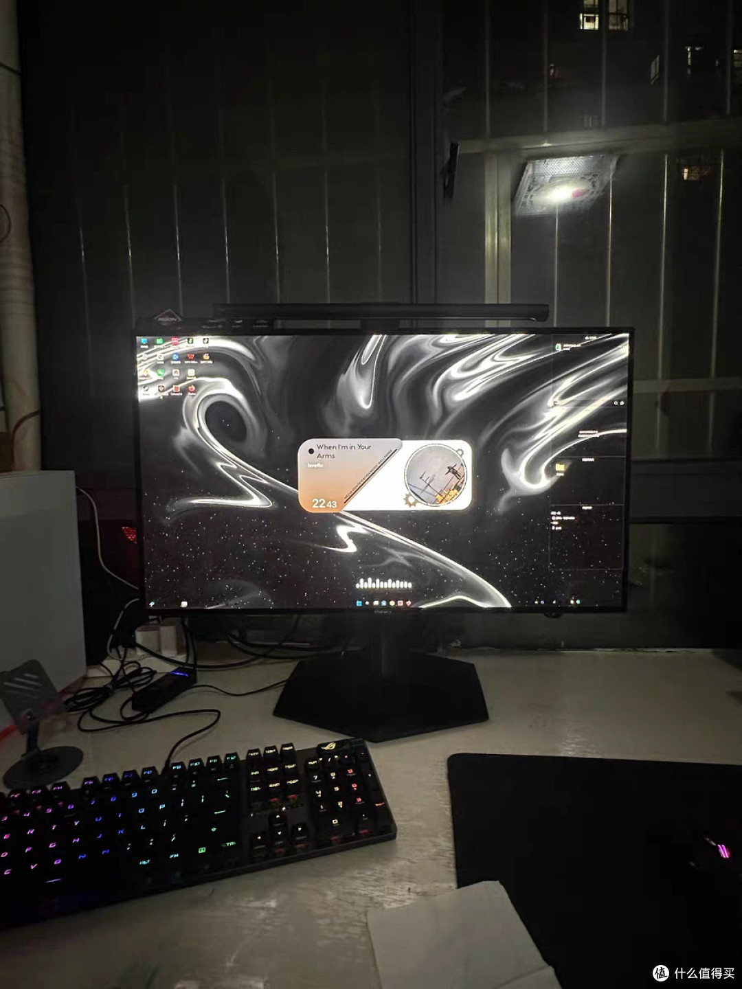 4K240Hz+16W内置音响|AOC爱攻7 AGP327UZD追剧游戏一步到位