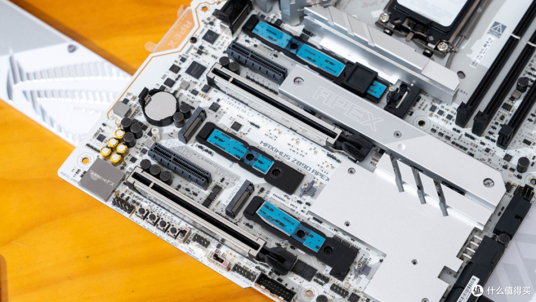 廉政主机VS复古主机:270K+ROG Z890 APEX+ TT Retro 360 TG装机