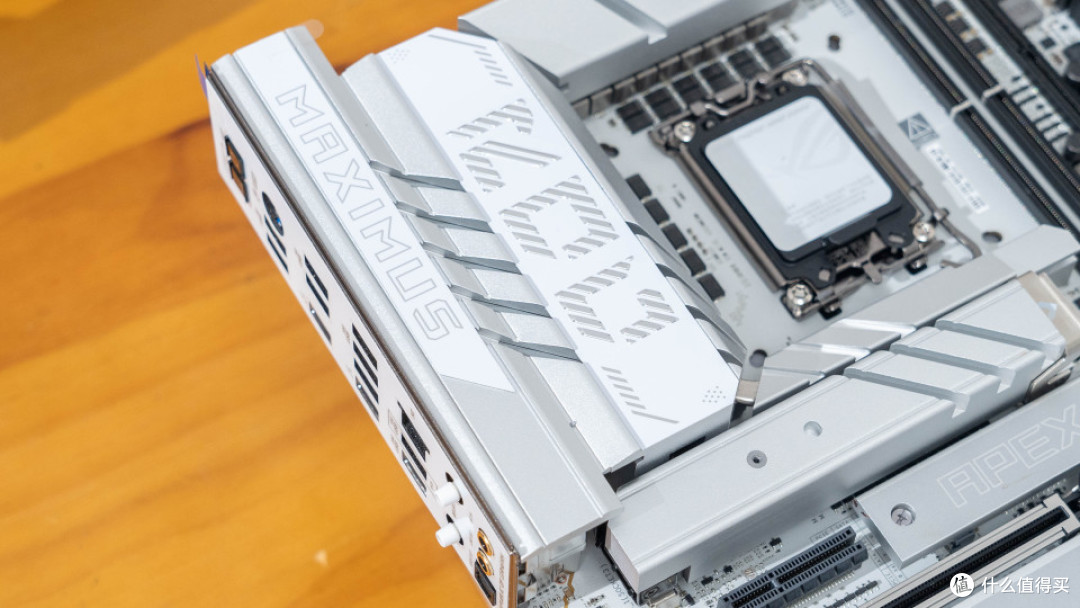 廉政主机VS复古主机:270K+ROG Z890 APEX+ TT Retro 360 TG装机