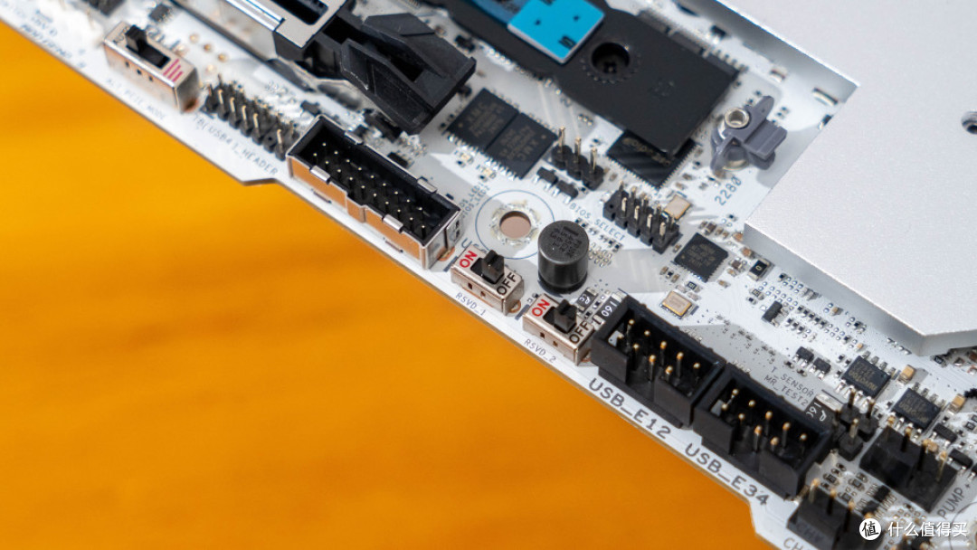 廉政主机VS复古主机:270K+ROG Z890 APEX+ TT Retro 360 TG装机