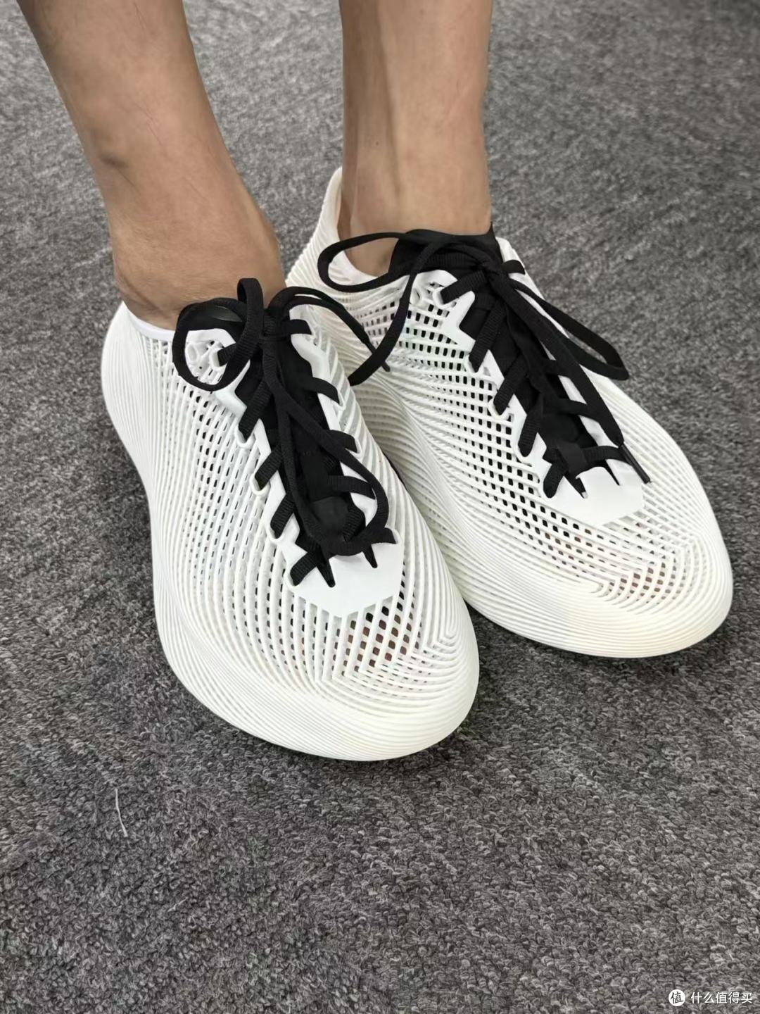 掉进3D打印鞋的坑!三款不同定位“镂空鞋”实测