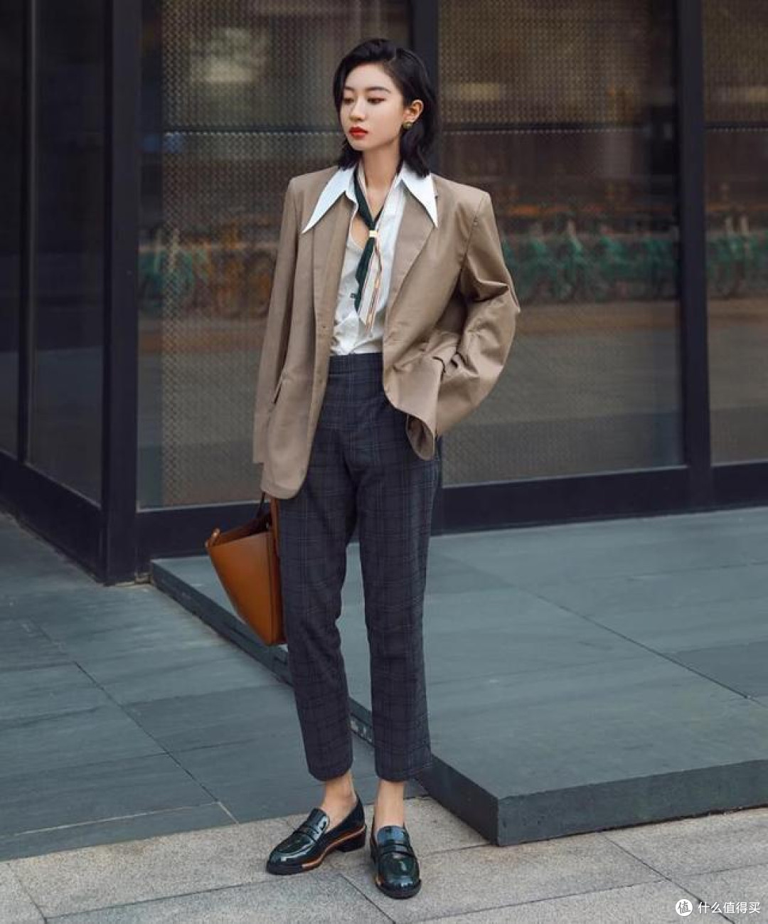 难怪都扔掉小白鞋了，现在流行这几种鞋子，上脚意外的洋气又显高